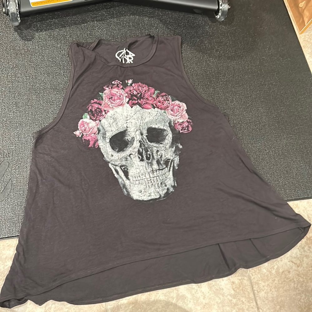 Like new: chaser tank top with skull
